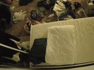 voyeurcam-julmodels-whitebed-5