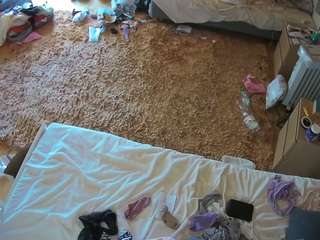 voyeurcam-julmodels-whitebed-5