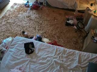 voyeurcam-julmodels-whitebed-5
