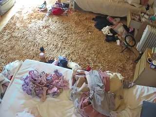 voyeurcam-julmodels-whitebed-5