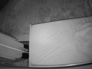 voyeurcam-julmodels-whitebed-5