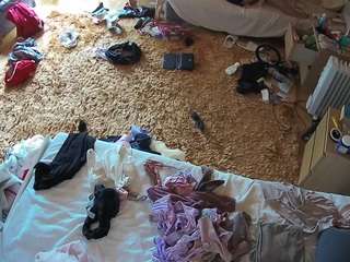 voyeurcam-julmodels-whitebed-5