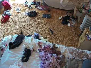 voyeurcam-julmodels-whitebed-5