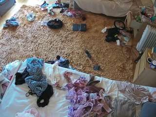 voyeurcam-julmodels-whitebed-5