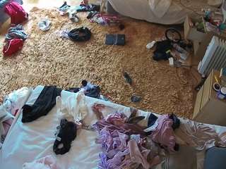voyeurcam-julmodels-whitebed-5