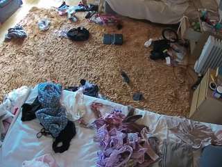 voyeurcam-julmodels-whitebed-5
