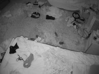 voyeurcam-julmodels-whitebed-5