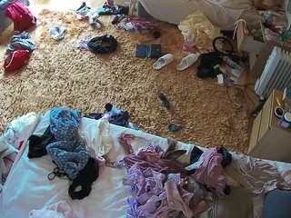 voyeurcam-julmodels-whitebed-5