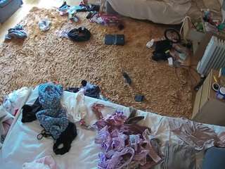 voyeurcam-julmodels-whitebed-5