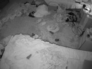 voyeurcam-julmodels-whitebed-5