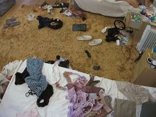 voyeurcam-julmodels-whitebed-5