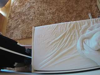 voyeurcam-julmodels-whitebed-5