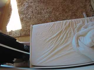 voyeurcam-julmodels-whitebed-5