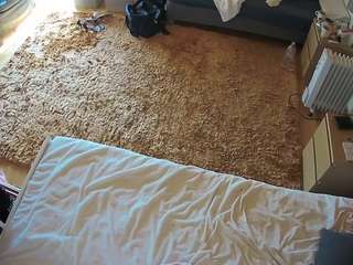 voyeurcam-julmodels-whitebed-5