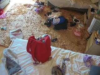 voyeurcam-julmodels-whitebed-5