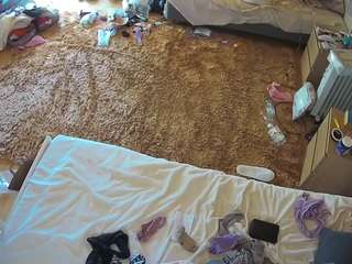 voyeurcam-julmodels-whitebed-5