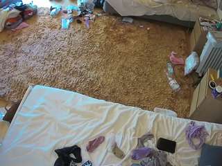 voyeurcam-julmodels-whitebed-5