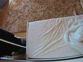 voyeurcam-julmodels-whitebed-5