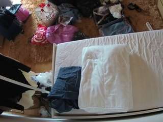 voyeurcam-julmodels-whitebed-5