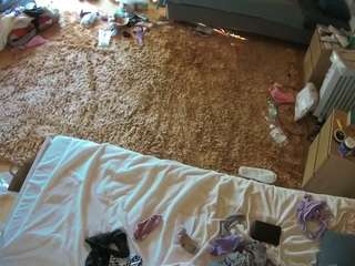 voyeurcam-julmodels-whitebed-5