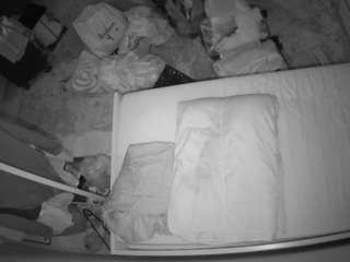 voyeurcam-julmodels-whitebed-5