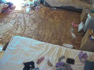 voyeurcam-julmodels-whitebed-5