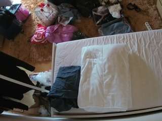 voyeurcam-julmodels-whitebed-5