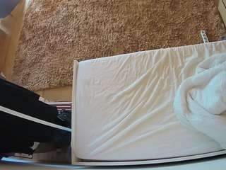 voyeurcam-julmodels-whitebed-5