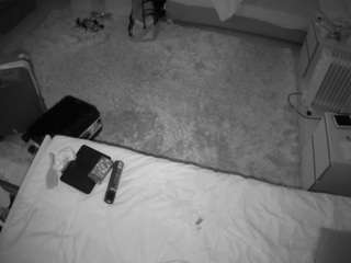 voyeurcam-julmodels-whitebed-5