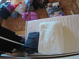 voyeurcam-julmodels-whitebed-5