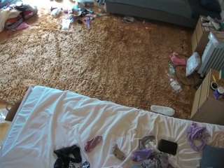 voyeurcam-julmodels-whitebed-5