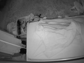 voyeurcam-julmodels-whitebed-5