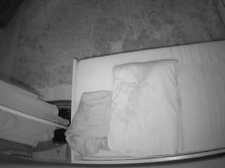 voyeurcam-julmodels-whitebed-5