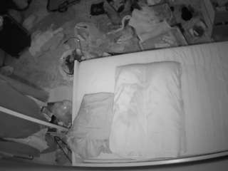 voyeurcam-julmodels-whitebed-5