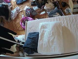 voyeurcam-julmodels-whitebed-5