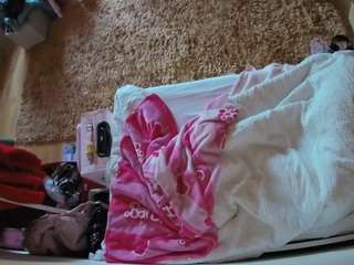 voyeurcam-julmodels-whitebed-5