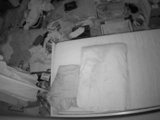 voyeurcam-julmodels-whitebed-5