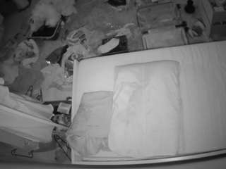 voyeurcam-julmodels-whitebed-5