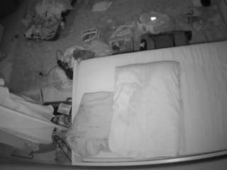 voyeurcam-julmodels-whitebed-5