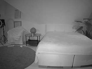 voyeurcam-julmodels-whitebed-6 Barbie Bed House camsoda