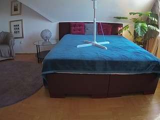 Voyeurcam-julmodels-whitebed-6