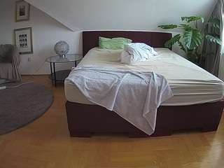 Voyeurcam-julmodels-whitebed-6