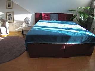 Voyeurcam-julmodels-whitebed-6