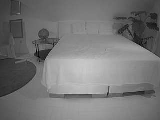 camsoda voyeurcam-julmodels-whitebed-6