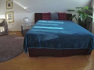 voyeurcam-julmodels-whitebed-6