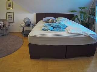 voyeurcam-julmodels-whitebed-6 Live Naked Models camsoda