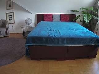 voyeurcam-julmodels-whitebed-6