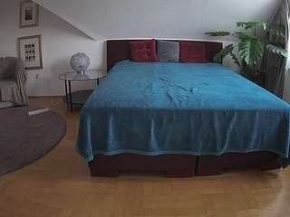 Yoyeur House camsoda voyeurcam-julmodels-whitebed-6