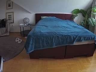 voyeurcam-julmodels-whitebed-6 Cam Model camsoda