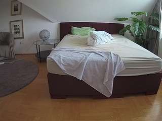 Free Live Cam Models camsoda voyeurcam-julmodels-whitebed-6